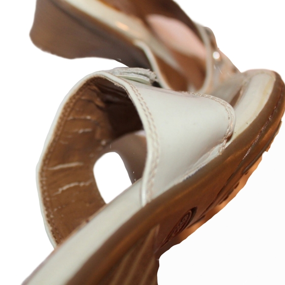 Women's Slip-On Heeled Flip-Flops - Picture 9 of 16